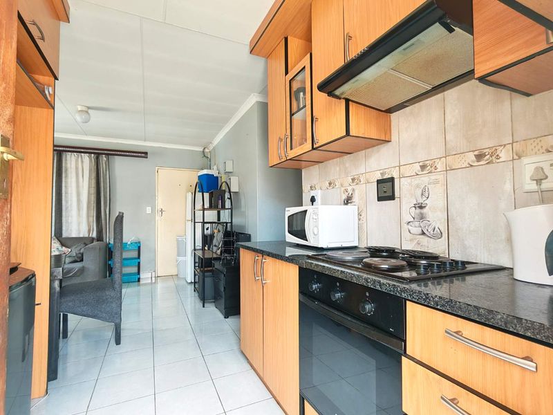 7 Bedroom  Apartment for Sale in Cosmo City - Photo 3