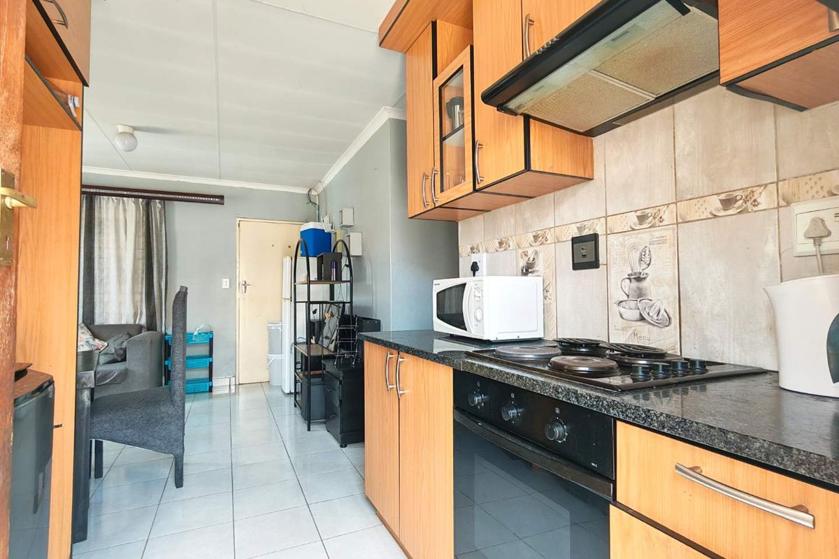 7 Bedroom  Apartment for Sale in Cosmo City - Photo 3