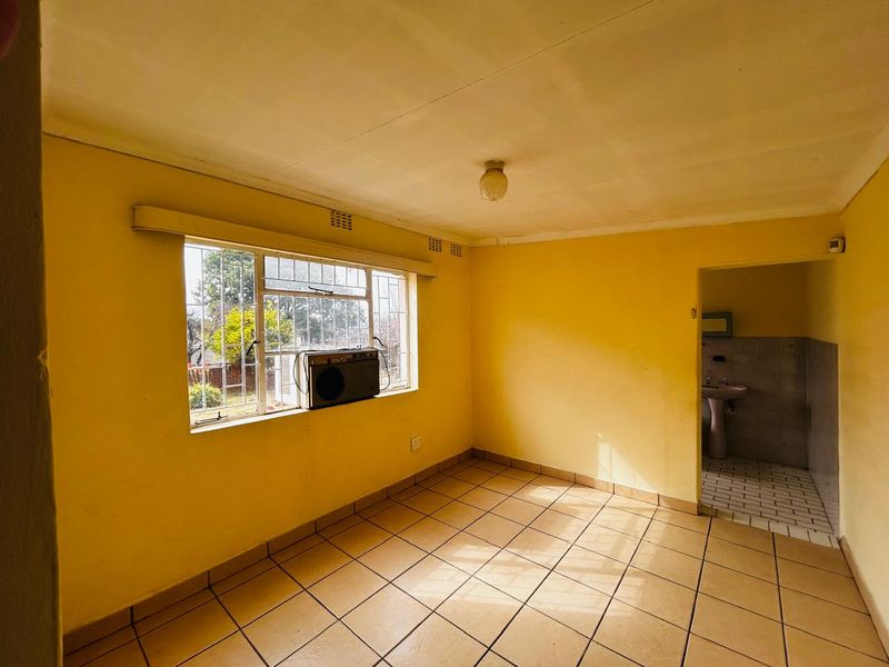 Home & Flatlet Combo - Photo 9