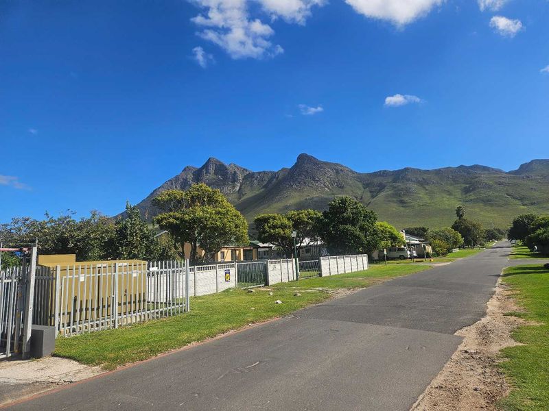 Ground floor 1 Bedroom flat in Three Sisters Kleinmond - Photo 2