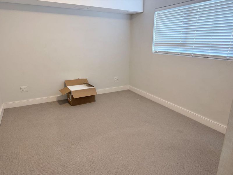 Spacious Apartment In Popular Waters Edge - Photo 4