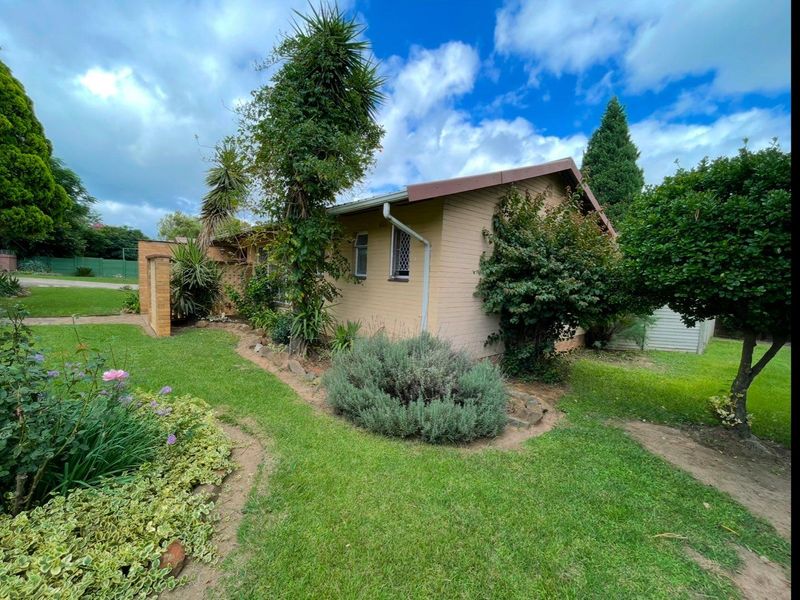 3 Bedroom home in Strathmore Park for sale - Photo 5