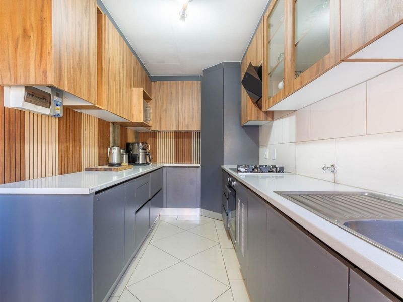 TOTALLY RENOVATED DUPLEX IN THE HEART OF EQUESTRIA - Photo 3