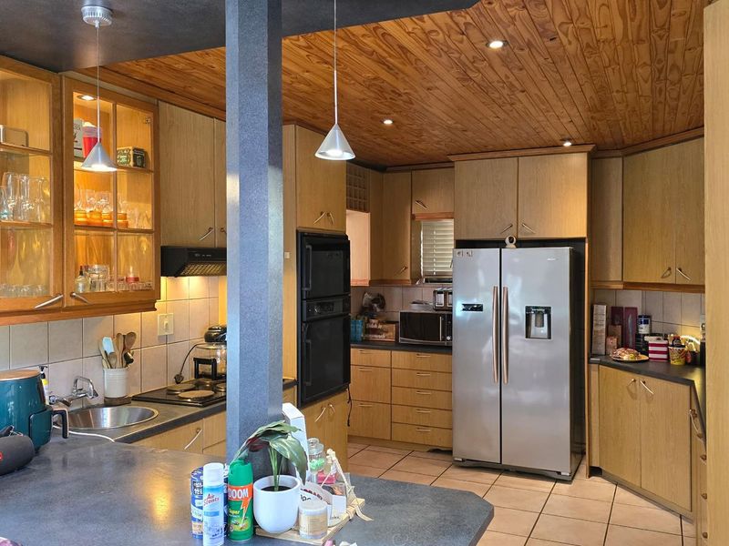 Spacious Double-Storey Home for Sale in the Heart of Okahandja – Perfect for Family Living & Entertaining! - Photo 9