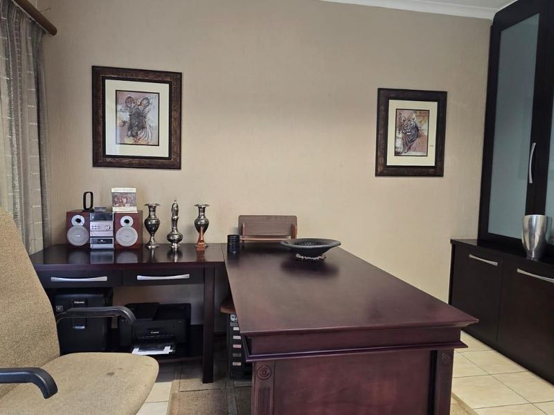 A Statement of Luxury and Comfort - Photo 5
