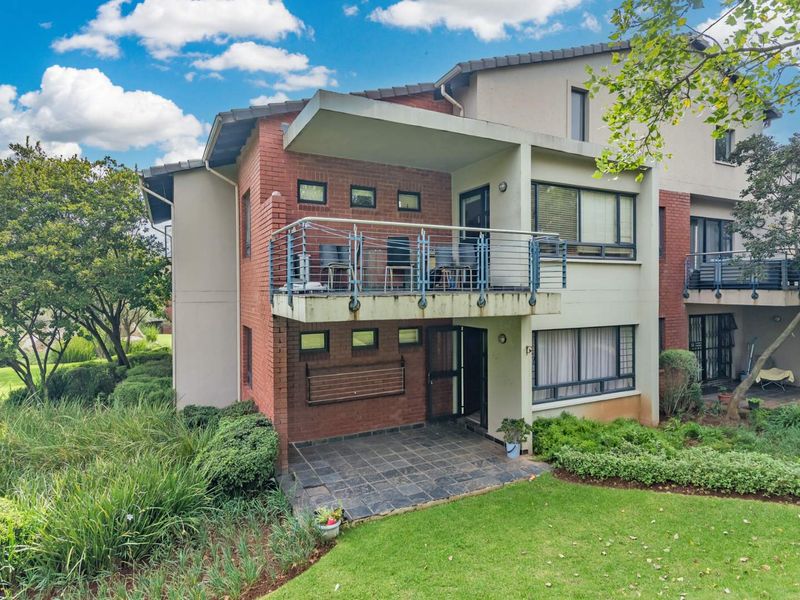 Ground floor gem - Golf course views Await! - Photo 7
