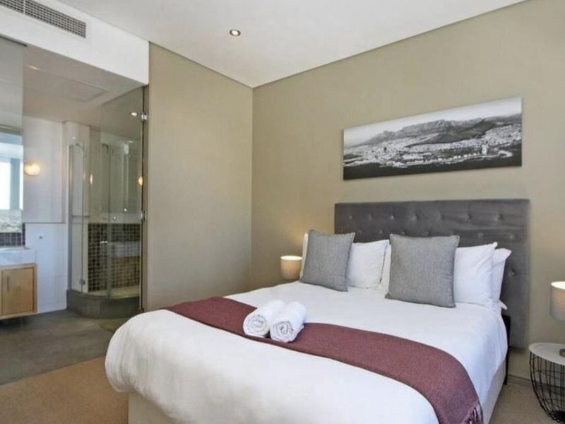 A MODERN ONE BEDROOM FURNISHED APARTMENT - Photo 2