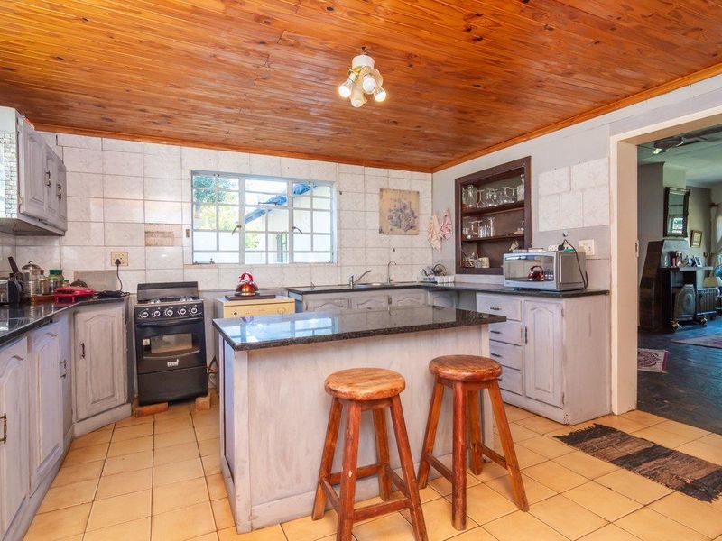 Tranquil rare Gem with  a subdivision approval For Sale in Protea Ridge - Photo 10