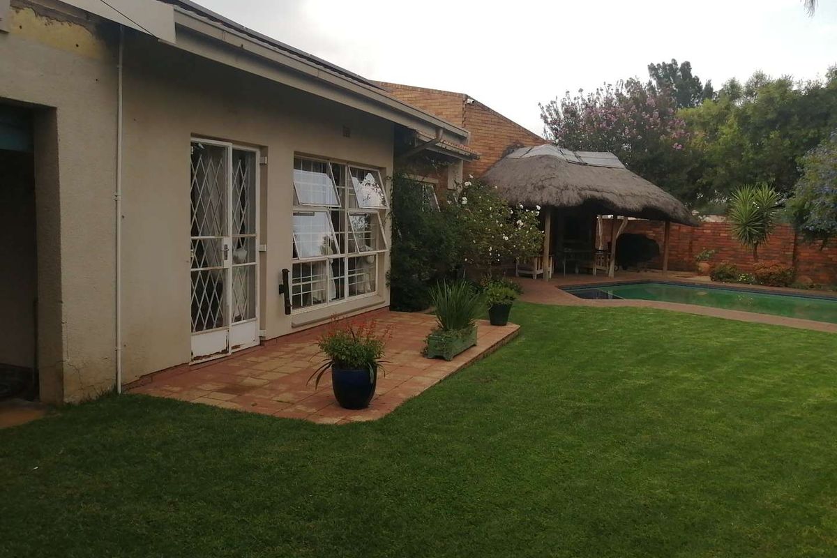 Well priced property in soon to be enclosed area North of Kingfisher Avenue - Photo 2