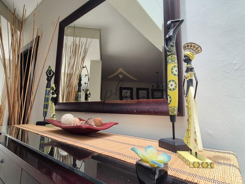 SPACIOUS with versatile Living spaces - Photo 10