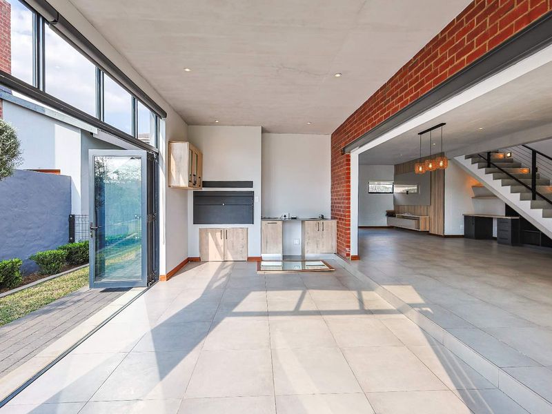 Luxury Living in the Heart of Six Fountains Estate - Photo 7