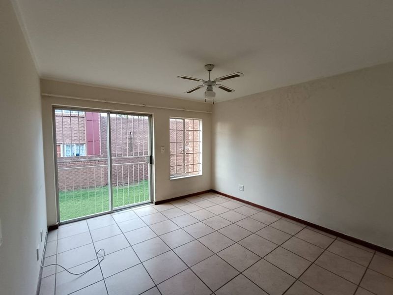 CENTURION - THE REEDS - BARCELONA  SECURITY COMPLEX - LARGE GARDEN - 2 BED - 1 BATH - Photo 2