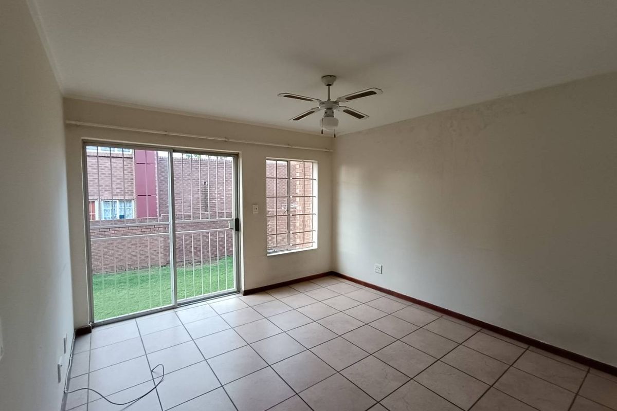 CENTURION - THE REEDS - BARCELONA  SECURITY COMPLEX - LARGE GARDEN - 2 BED - 1 BATH - Photo 2
