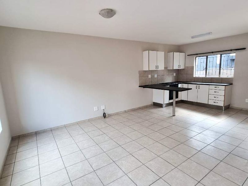 KHOMASDAL EXT 28 | 2 BEDROOM TOWNHOUSES FOR SALE| LANTANA COURT - Photo 4