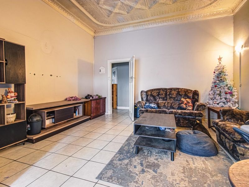 Massive family home in Northmead, Benoni - Photo 6