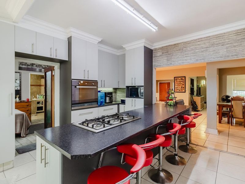 Beautiful 3-Bed Home with Potential - Photo 9