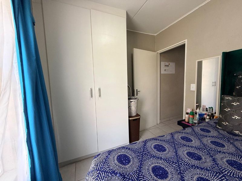 Modern 2-Bedroom Beauty in a Quiet, Tucked-Away Complex - Photo 9