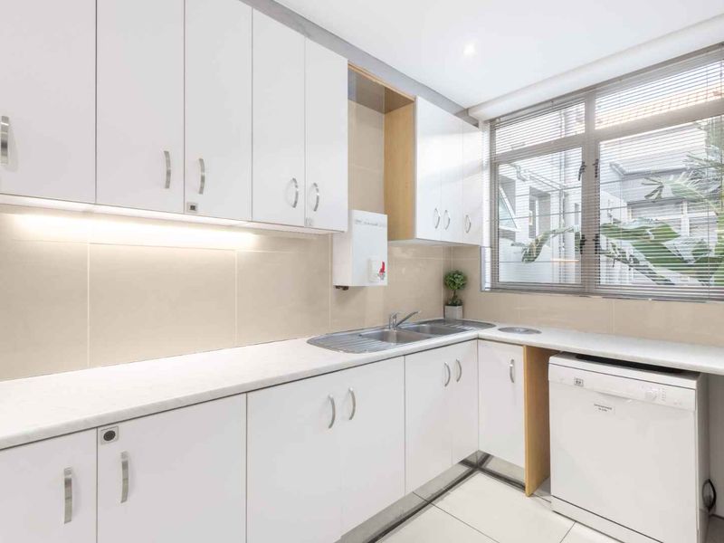 Private office space tailored to your business’ unique needs in Regus Harbour View. - Photo 9