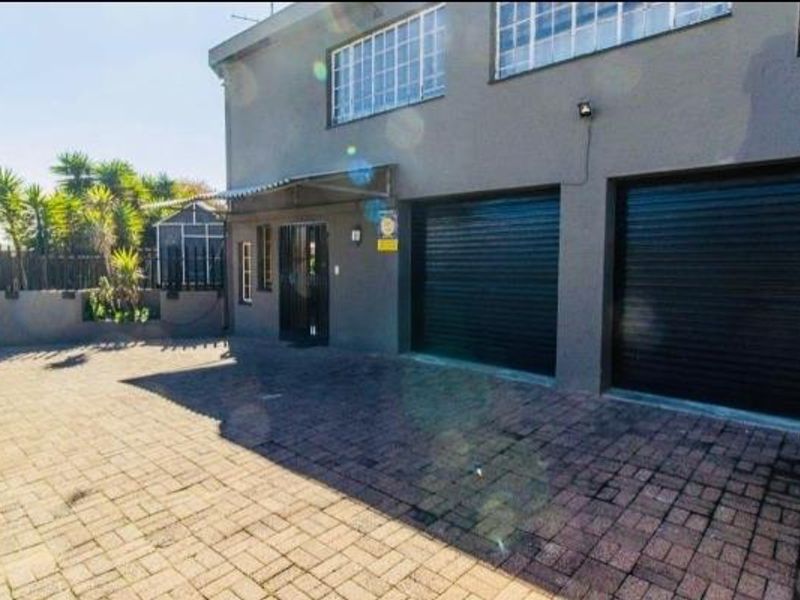 4 Bedroom House for Sale in Rewlatch Johannesburg - Photo 3