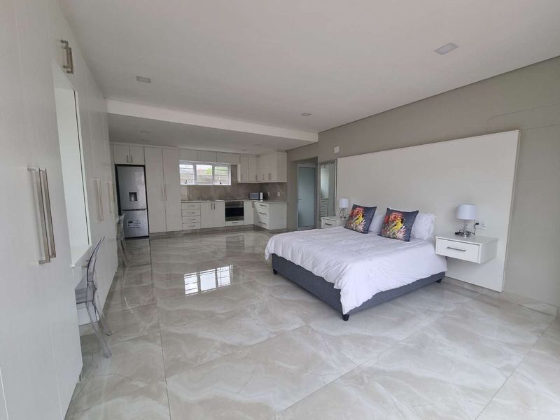 Comfortable Semi-Furnished Bachelor Flat in West Beach - Photo 3