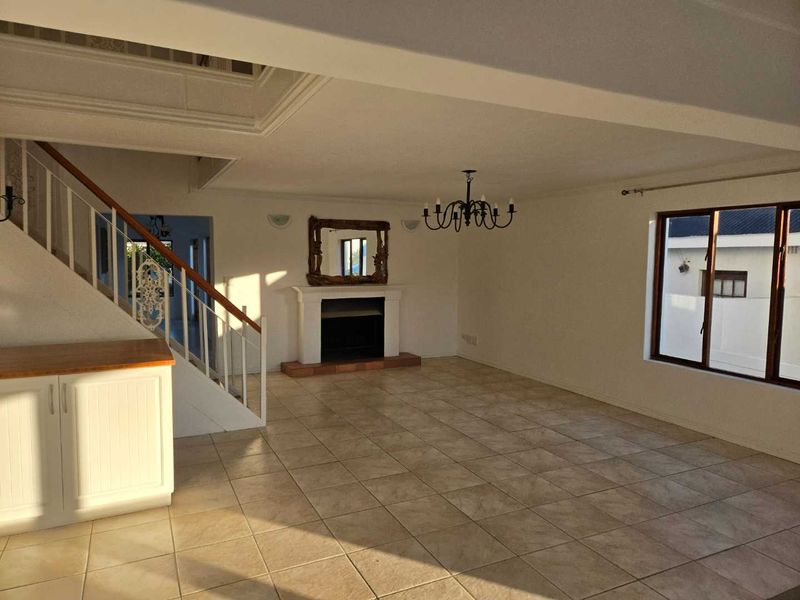Family Home in Secure Seaside Estate that Offers Space for Everyone - Photo 2