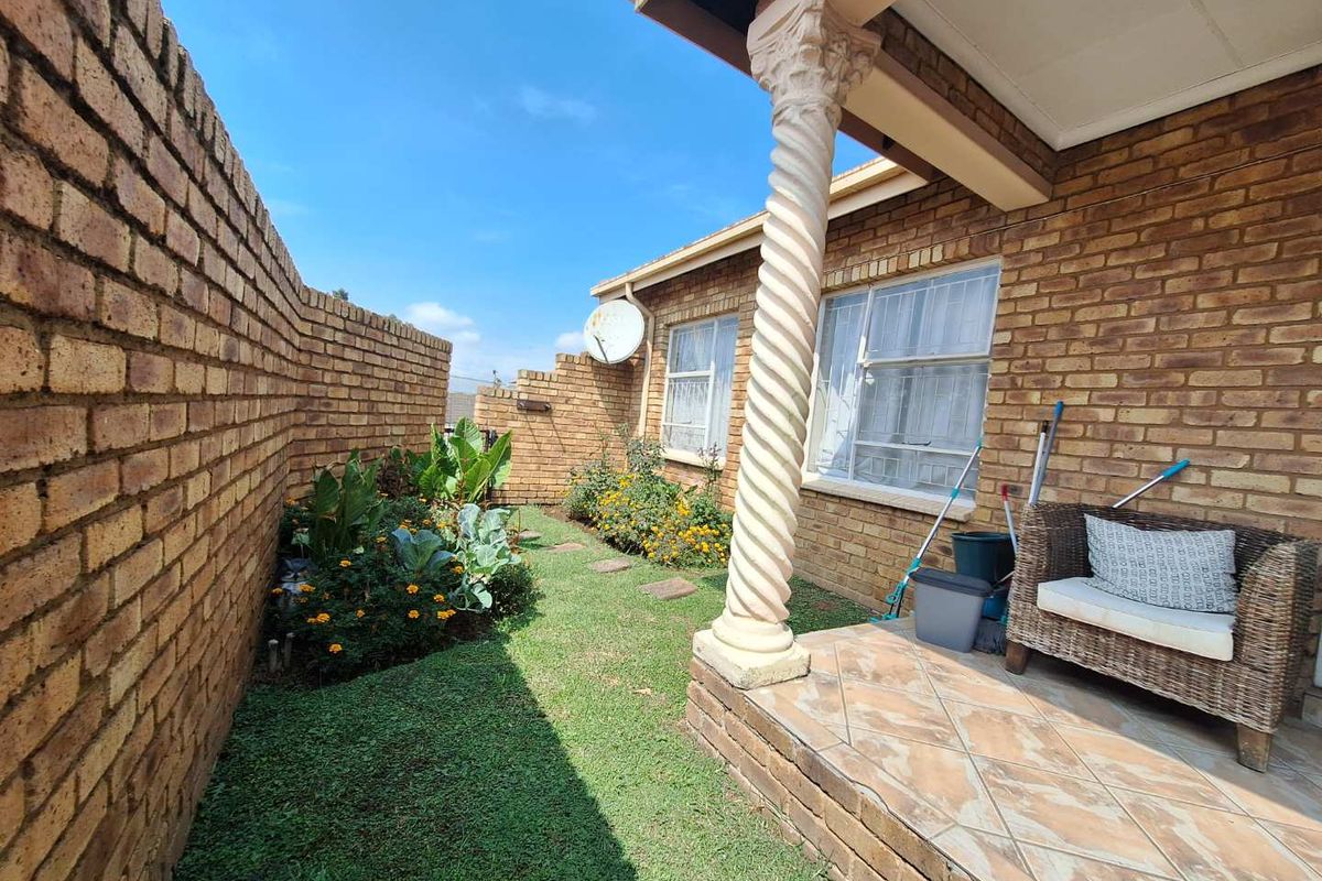 WOW!!! What Sale - Two Bedroom Ground floor Vandykpark - Photo 4