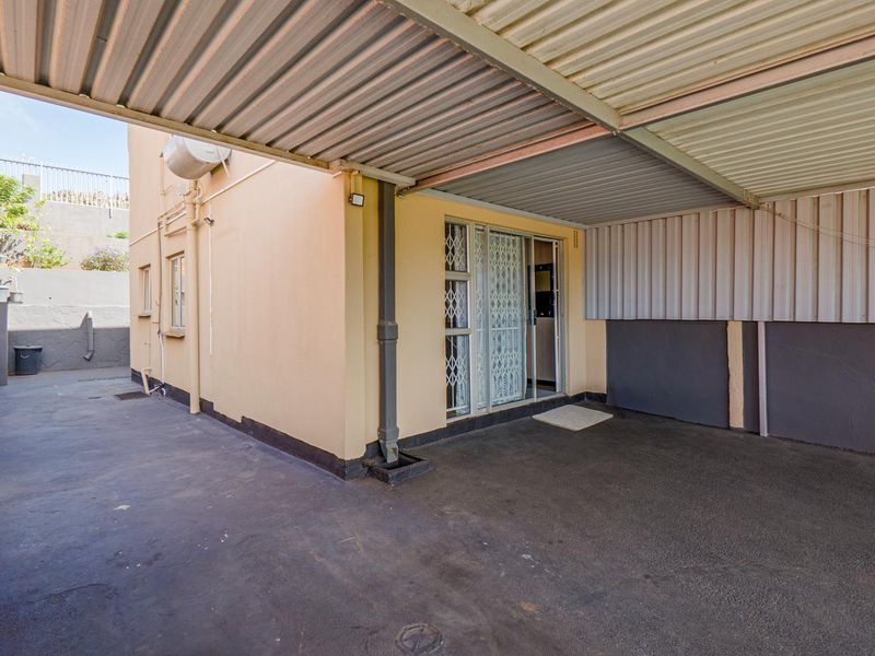 Move-In Ready Duplex in Lotus Park – Space, Security & Smart Living - Photo 4