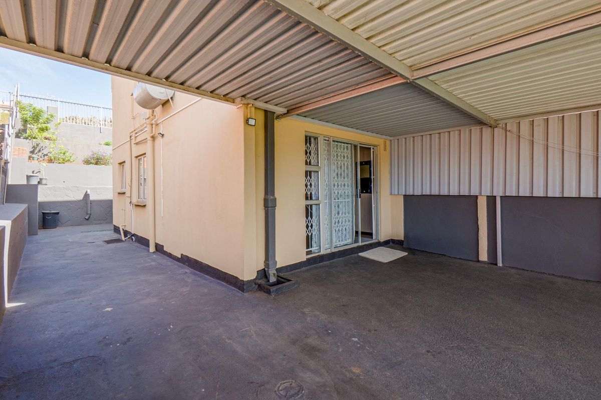 Move-In Ready Duplex in Lotus Park – Space, Security & Smart Living - Photo 4