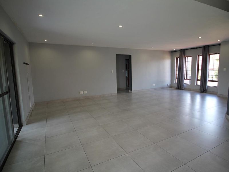 Modern 3-Bedroom Home with Solar in Brooklands Lifestyle Estate - Photo 7