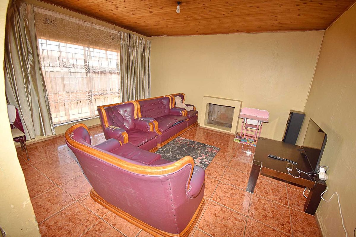 Low maintenance home - Photo 4