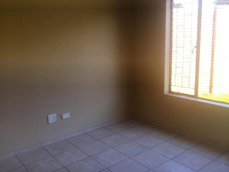 Ground floor unit ready to move in. - Photo 6
