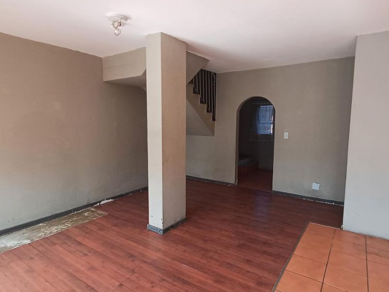 3 Bedroom Duplex For Sale - Photo 4