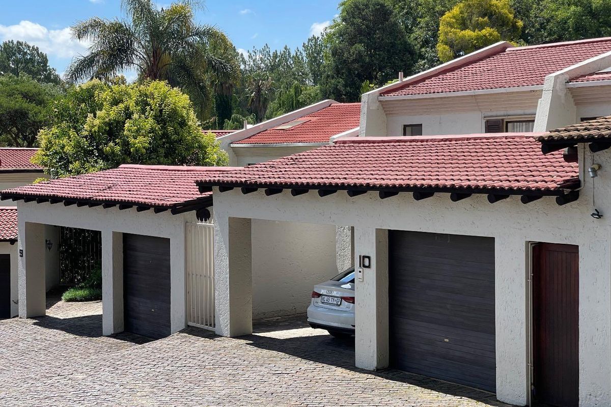 Spacious Family Townhouse in a Secure Bryanston Complex - Photo 3