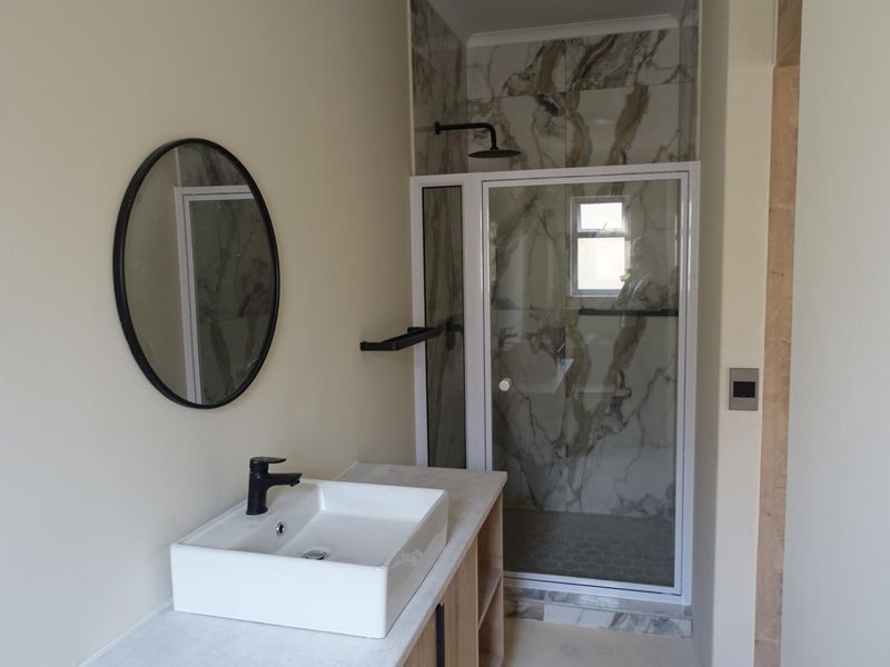 BRAND-NEW FAMILY HOME IN THE TRANQUIL ROSSMUND GOLF VILLAGE - Photo 4