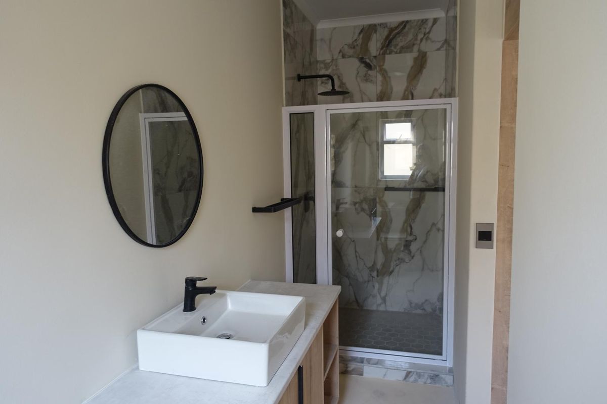 BRAND-NEW FAMILY HOME IN THE TRANQUIL ROSSMUND GOLF VILLAGE - Photo 4