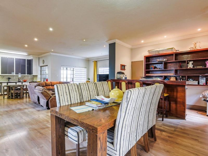 3 Bedroom, 2.5 Bathroom Duet House with an Office To Let in Faerie Glen - Photo 10