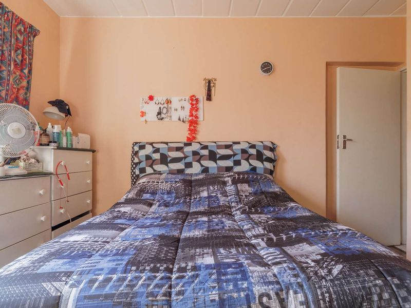 Ground-Floor unit offering three bedrooms and more - Secure complex - Photo 9