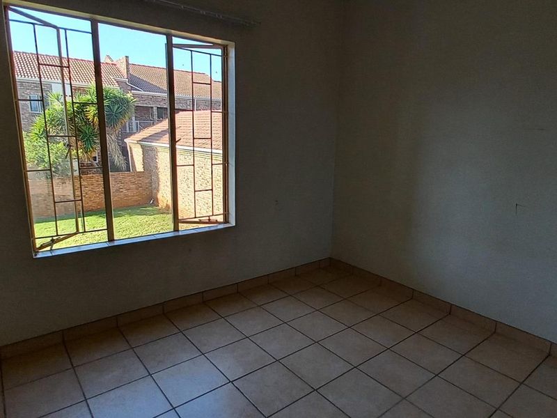 TWO BEDROOM TOWNHOUSE IN LYTTELTON CENTURION -1JULY 2026. - Photo 8