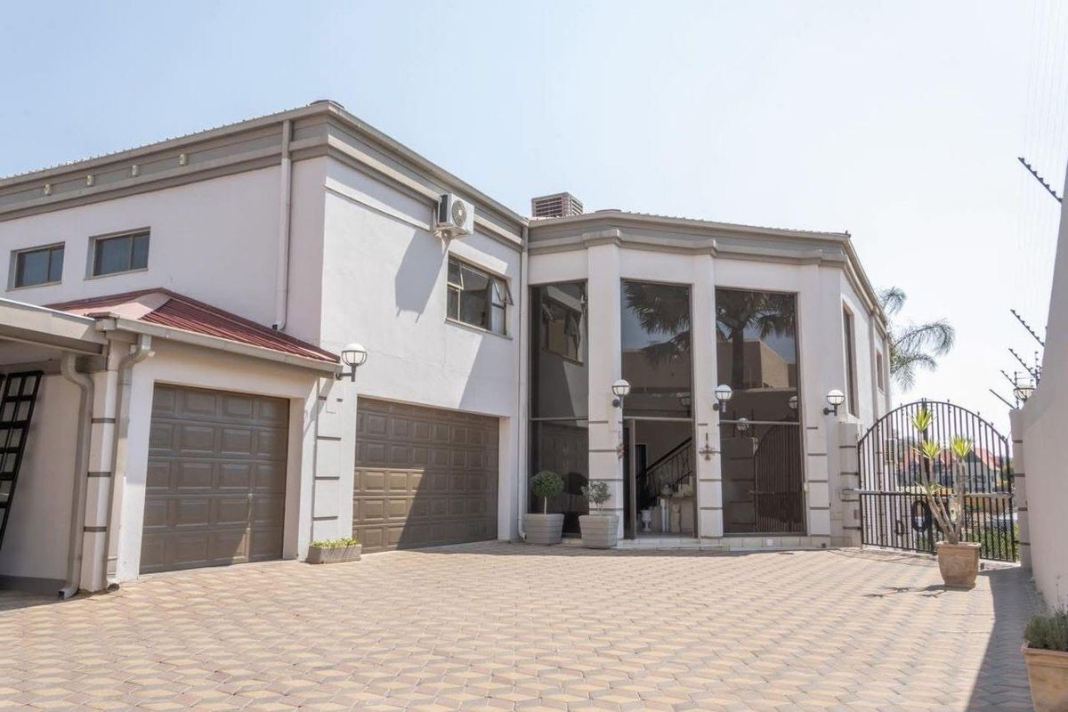 🏡 Beautiful Family Home in Highly-Sought Ludwigsdorf - Photo 2