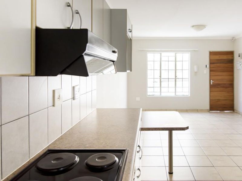 2 Bedroom TownHouse for Sale: - Engedi Complex, Pionierspark - Photo 2