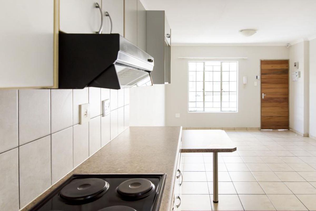 2 Bedroom TownHouse for Sale: - Engedi Complex, Pionierspark - Photo 2