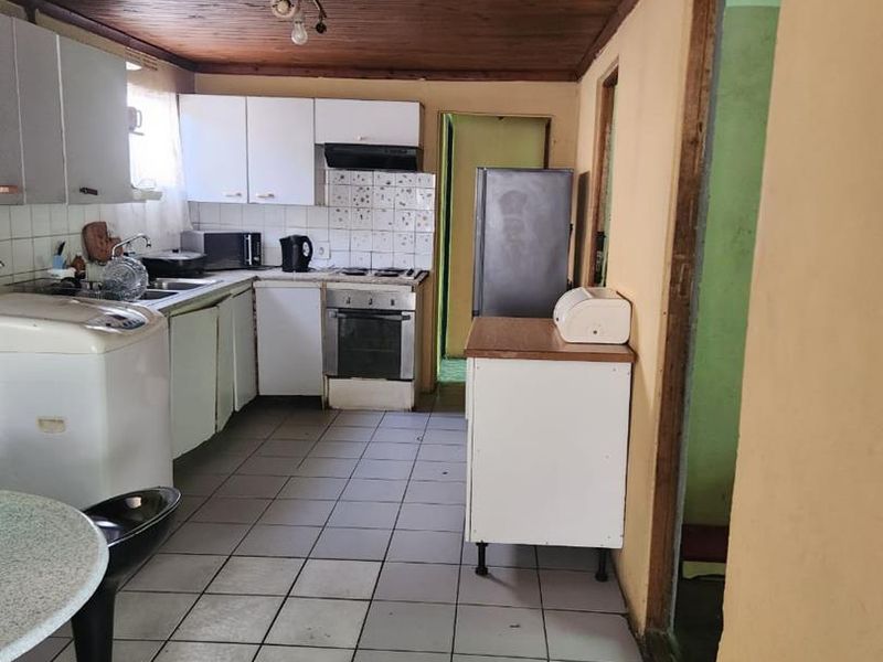 Charming 3-Bedroom Home for Sale in B Section, Khayelitsha - Photo 9