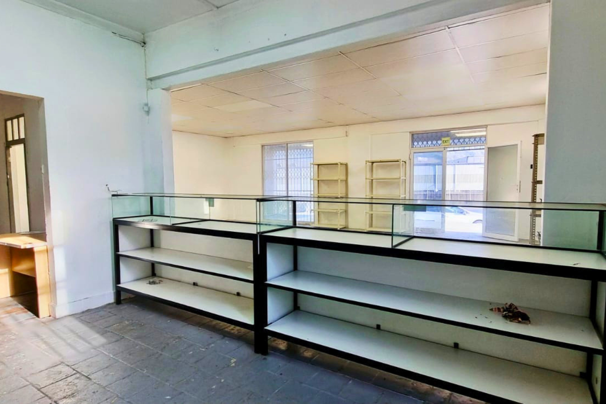 130m2 Road-Facing Commercial Space to Rent - Photo 4
