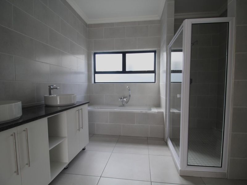 Open Plan 3 Bedroom House - Photo 9