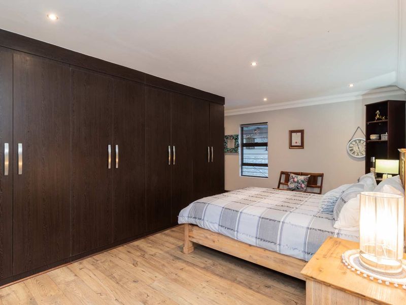 Graceful Living in a Home Designed for Family and Entertaining in a Secured Estate - Photo 6