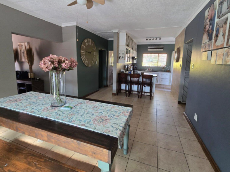 Best Value in Reyno Ridge – Family Home with Flatlet on 1 994m2 Stand - Photo 5