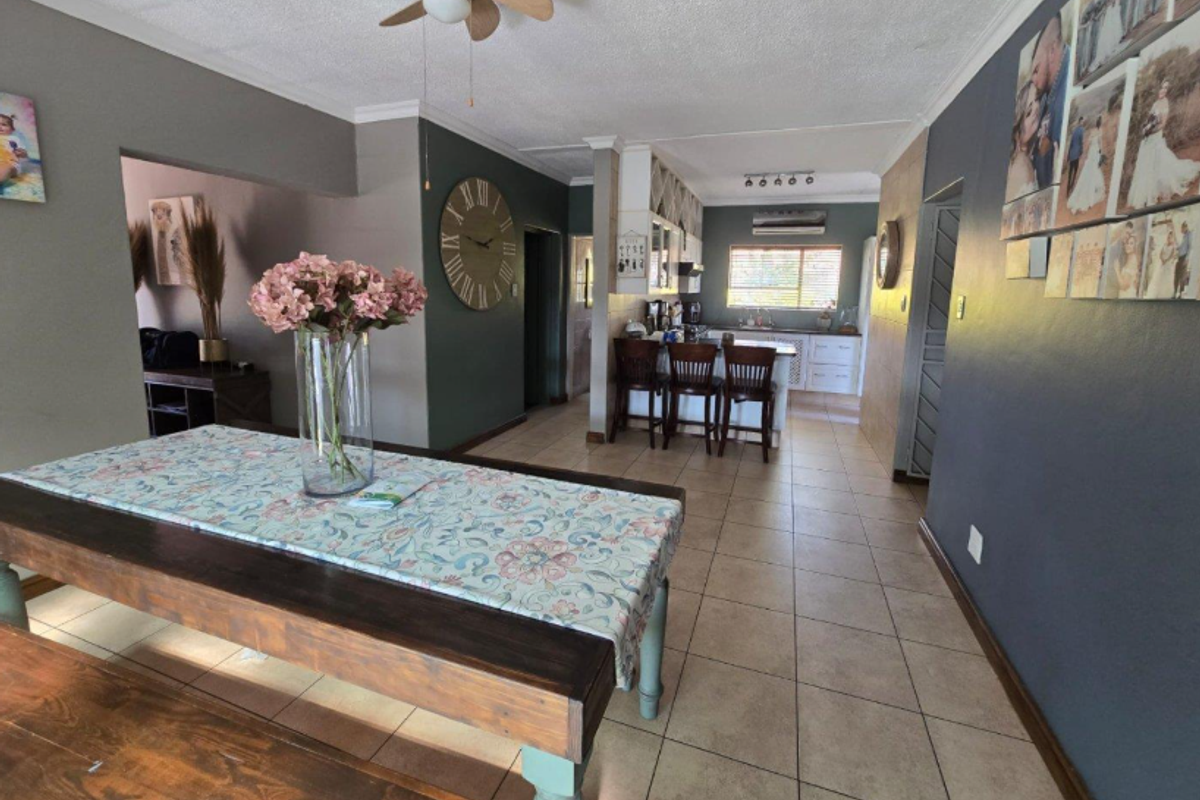 Best Value in Reyno Ridge – Family Home with Flatlet on 1 994m2 Stand - Photo 5