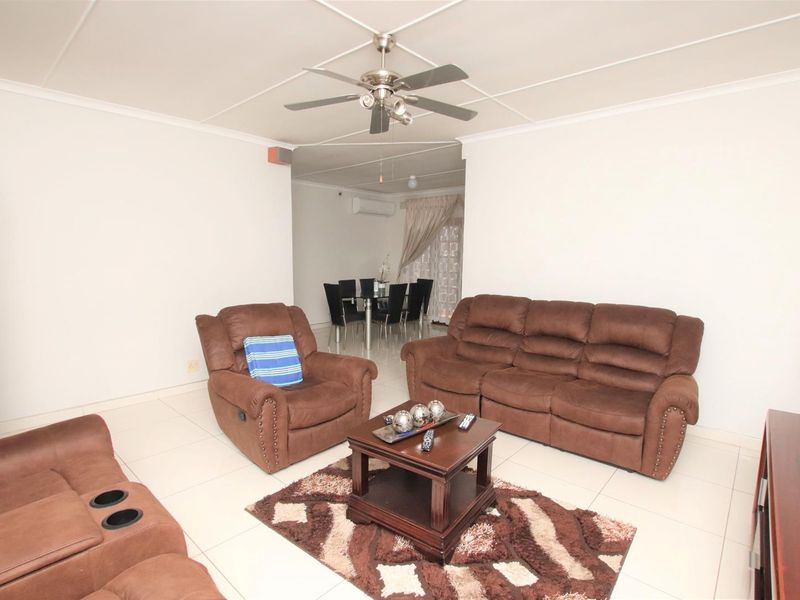 Neat Family Home in Glen Anil - Photo 7