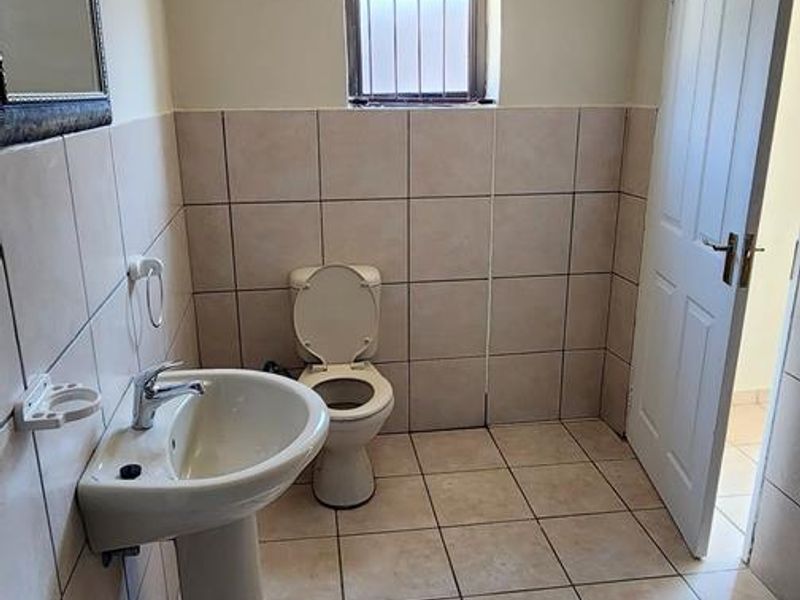 Located within walking distance of Windhoek Gymnasium - Photo 8