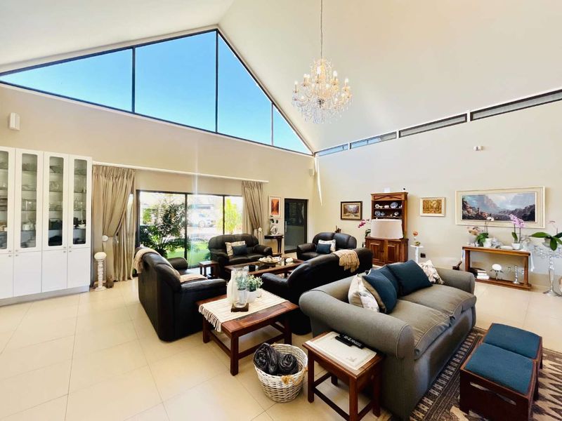 Luxurious 4-Bedroom Home on Omeya Golf Course - Photo 10